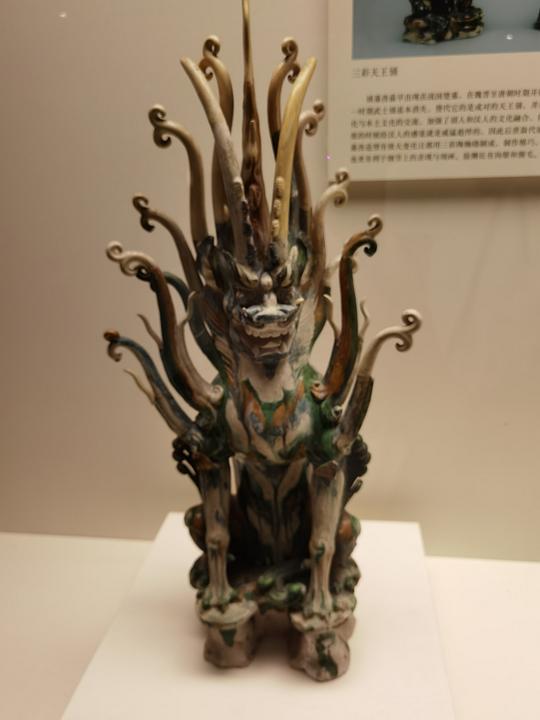 鎮(zhèn)墓獸的神秘遭遇，撞臉聽(tīng)泉與單間的奇遇記，鎮(zhèn)墓獸的神秘遭遇與聽(tīng)泉撞臉的奇遇記