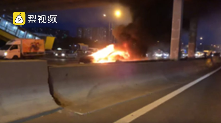 美國特斯拉撞車起火致三死事件深度解析，特斯拉撞車起火事件深度解析，悲劇背后的原因與啟示