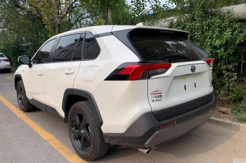 豐田最新款RAV4，重塑跨界SUV的標(biāo)桿，豐田新款RAV4重塑跨界SUV標(biāo)桿形象