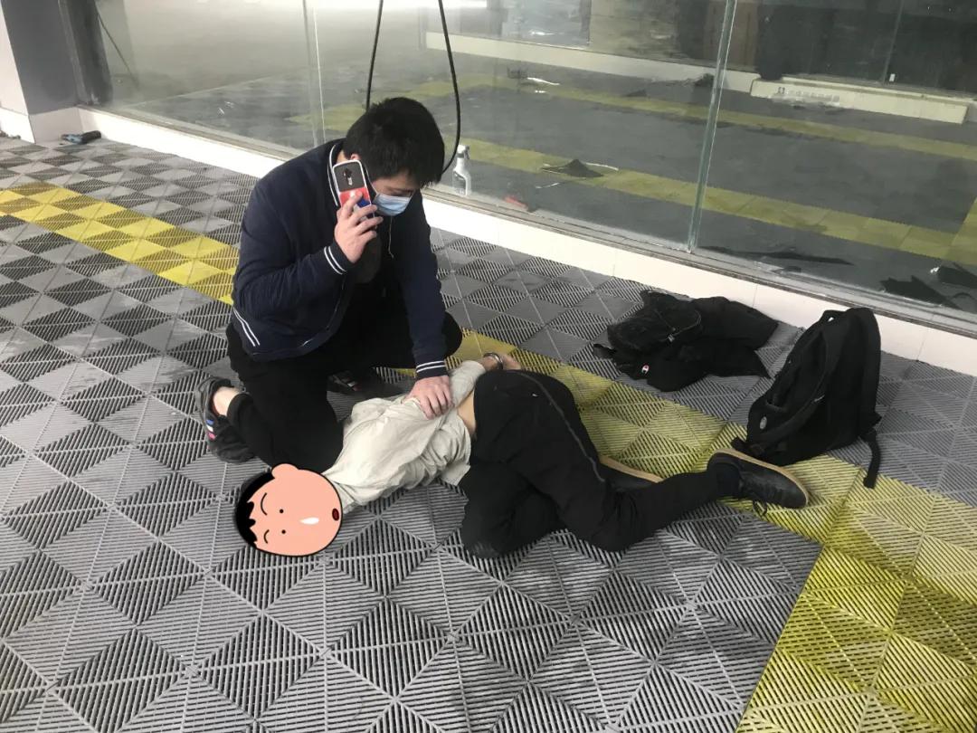 抓捕現(xiàn)場最新視頻，揭示真相與正義的較量，抓捕現(xiàn)場揭秘，真相與正義的較量時刻