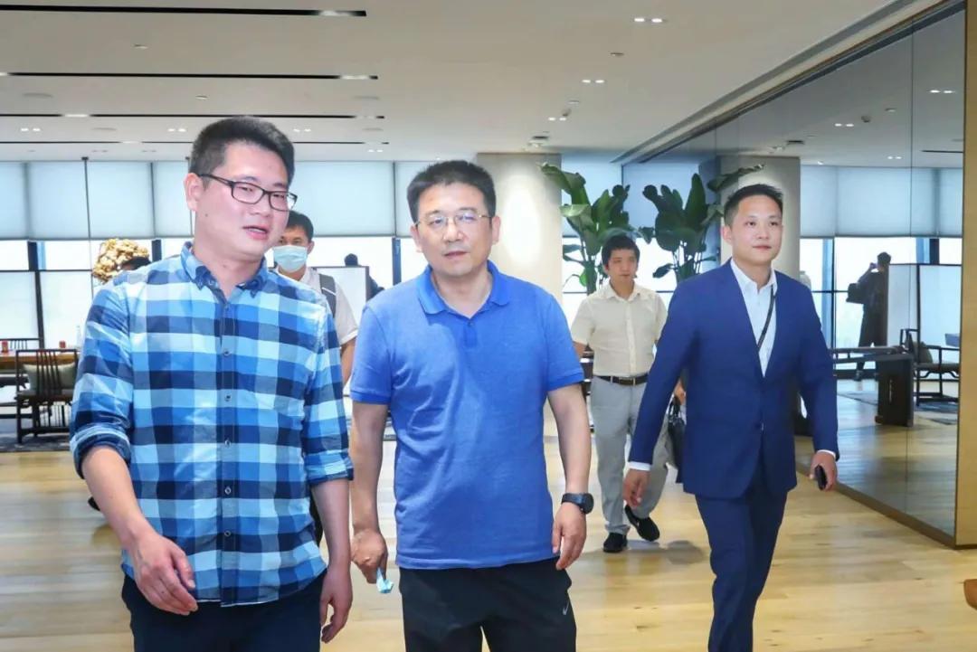綠地控股集團(tuán)股份有限公司，構(gòu)建卓越未來(lái)的引領(lǐng)者，綠地控股集團(tuán)股份有限公司，引領(lǐng)卓越未來(lái)之路