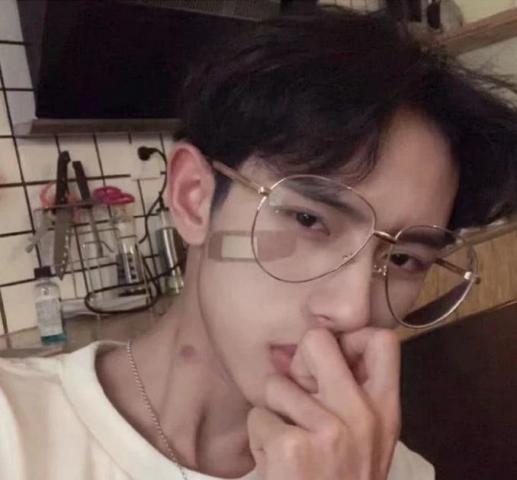 QQ最新頭像男，時(shí)尚潮流與個(gè)人風(fēng)格的完美融合，QQ最新時(shí)尚男頭像，潮流與個(gè)人風(fēng)格的完美融合