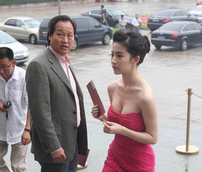 劉亦菲陳金飛酒店聚餐，星光下的友情與熱議背后的真相，劉亦菲與陳金飛酒店聚餐，星光友情背后的真相探討