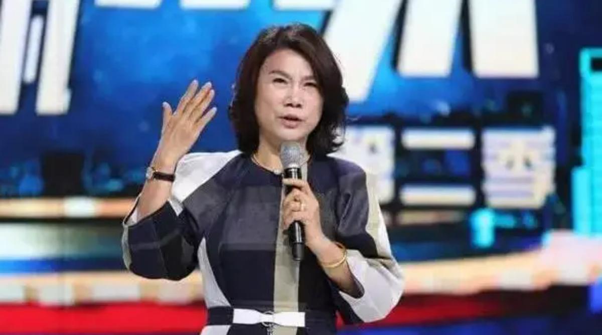 盧偉冰回應(yīng)董明珠質(zhì)疑，一場(chǎng)行業(yè)領(lǐng)袖間的深度對(duì)話，盧偉冰回應(yīng)董明珠質(zhì)疑，行業(yè)領(lǐng)袖間的深度對(duì)話揭秘