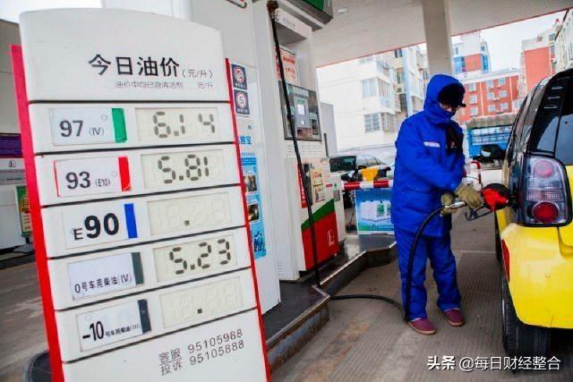 油價調(diào)整公布，新的油價背后的考量與影響，油價調(diào)整揭曉，背后的考量與影響分析