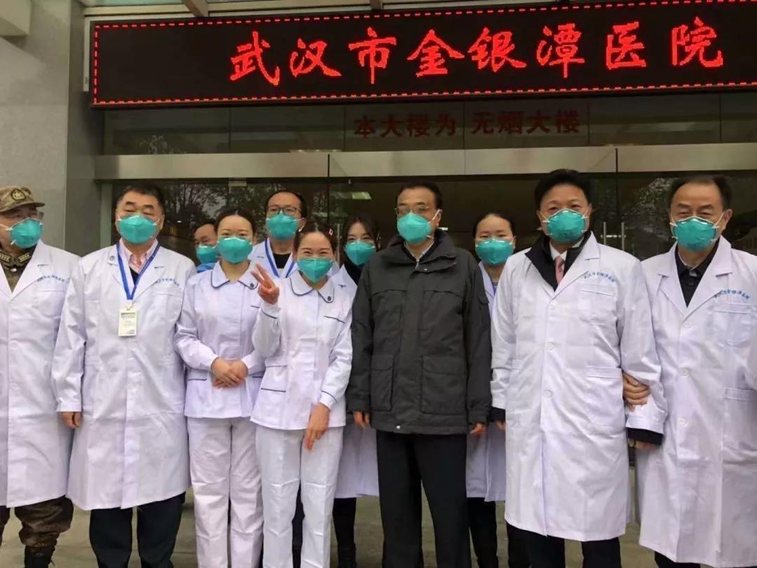 武漢醫(yī)生的最新動(dòng)態(tài)，在抗疫一線展現(xiàn)的卓越與專業(yè)精神，武漢醫(yī)生抗疫一線展現(xiàn)卓越專業(yè)精神，最新動(dòng)態(tài)關(guān)注抗疫英雄風(fēng)采閃耀前線