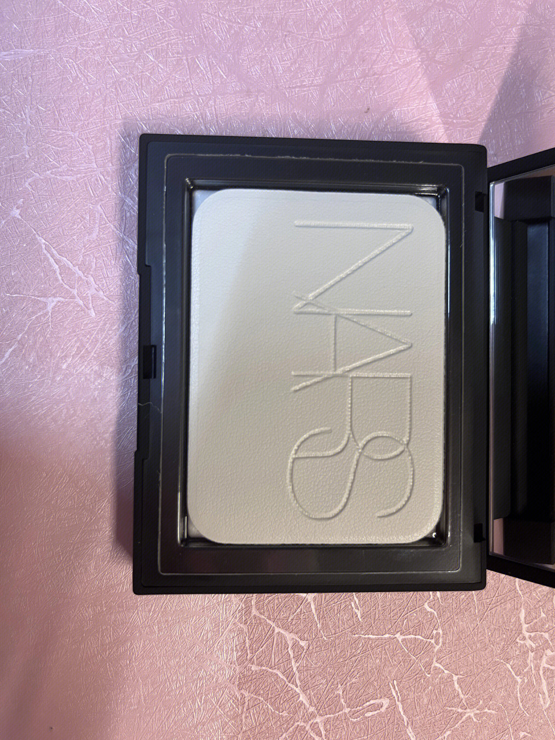 NARS大白餅最新評測與體驗分享，NARS大白餅全新評測與深度體驗分享