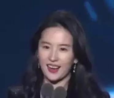 劉亦菲精神有問題嗎？——深度解讀公眾人物的心理健康與公眾輿論的關(guān)聯(lián)，深度解讀，劉亦菲心理健康與公眾輿論的關(guān)聯(lián)質(zhì)疑
