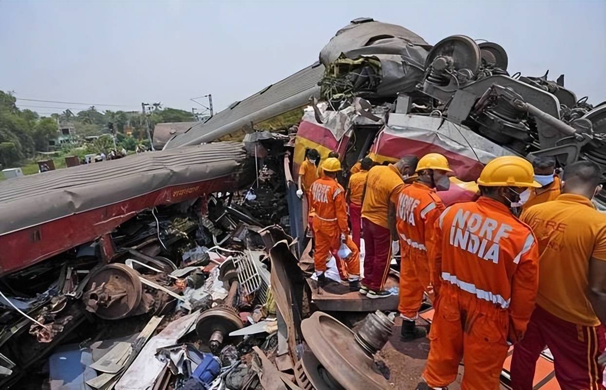 火車脫軌撞車事故頻發(fā)原因深度解析，火車事故頻發(fā)，深度剖析脫軌撞車原因