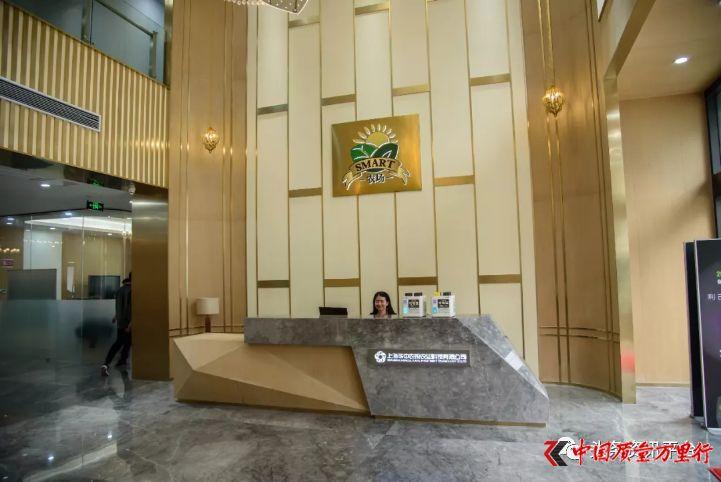 地鐵逃生空手套白狼，智慧與勇氣的較量，地鐵逃生空手斗智斗勇，智慧與勇氣的較量
