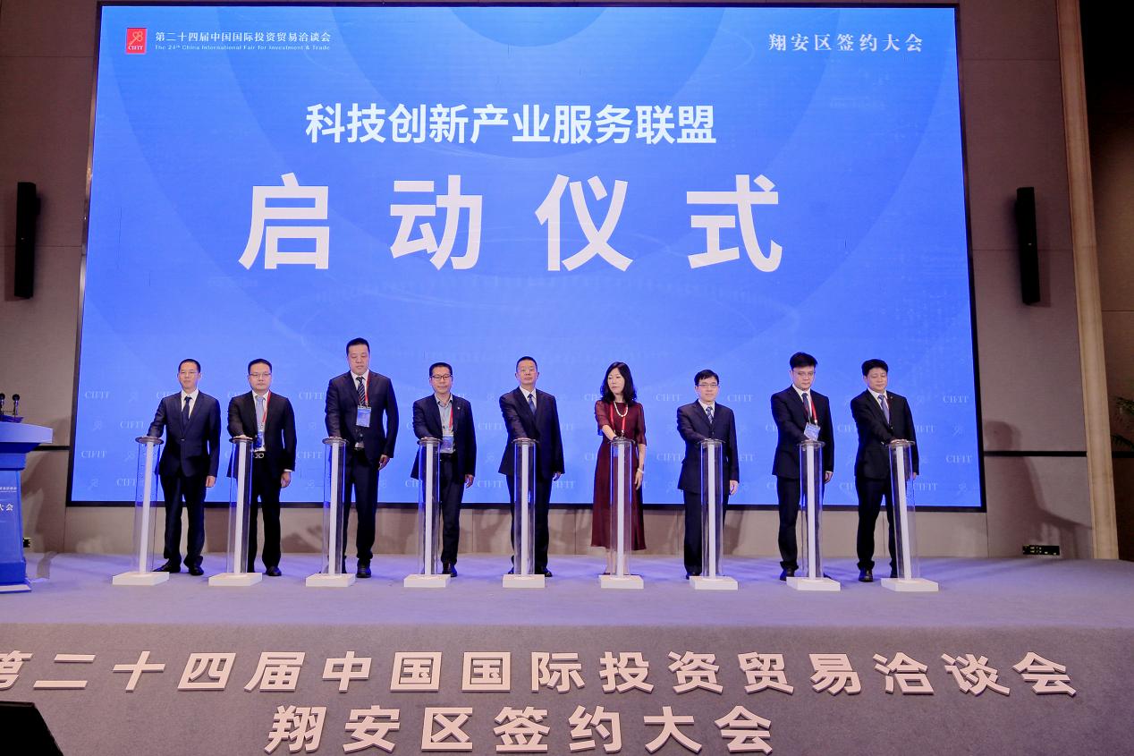 低空經(jīng)濟(jì)創(chuàng)新聯(lián)合體，引領(lǐng)新時(shí)代經(jīng)濟(jì)發(fā)展的新動力，低空經(jīng)濟(jì)創(chuàng)新聯(lián)合體，引領(lǐng)新時(shí)代經(jīng)濟(jì)發(fā)展的新引擎