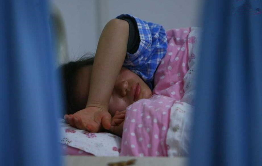 美國(guó)女教師強(qiáng)奸男童懷孕獲刑，倫理與法律的雙重審視，美國(guó)女教師強(qiáng)奸男童致孕引發(fā)倫理法律雙重審視判罰