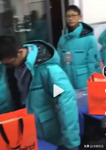 王一博所穿羽絨服風靡全球，年銷售額突破200億大關，王一博羽絨服風靡全球，年銷售額突破200億大關創(chuàng)佳績