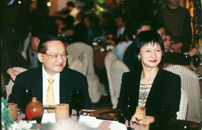 新澳彩資料免費長期公開四大才子，警惕背后的違法犯罪風險，警惕四大才子背后的新澳彩違法犯罪風險，資料免費公開需謹慎