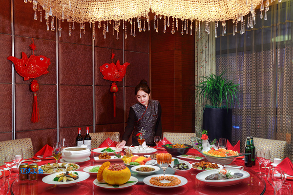春節(jié)年夜飯盛宴，酒店三天兩晚的溫馨體驗(yàn)，春節(jié)盛宴，酒店三天兩晚的溫馨年夜飯?bào)w驗(yàn)