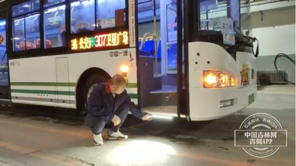 娛樂(lè)圈四大公交車(chē)明星揭秘，娛樂(lè)圈四大公交車(chē)明星大揭秘