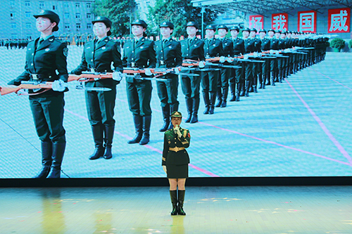 三軍儀仗隊女兵中隊長趙穎，巾幗不讓須眉的英勇典范，三軍儀仗隊女兵中隊長趙穎，巾幗英雄典范展風采