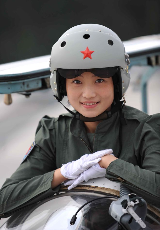 殲擊機(jī)女飛行員余旭的犧牲，英勇無畏，永垂不朽，殲擊機(jī)女飛行員余旭英勇犧牲，精神永垂不朽