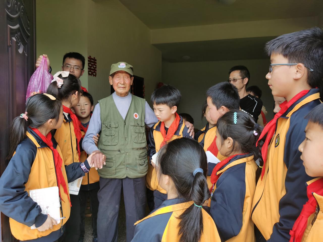軍校女生真實(shí)感受，榮耀與挑戰(zhàn)并存，軍校女生體驗(yàn)，榮耀與挑戰(zhàn)交織的真實(shí)感受