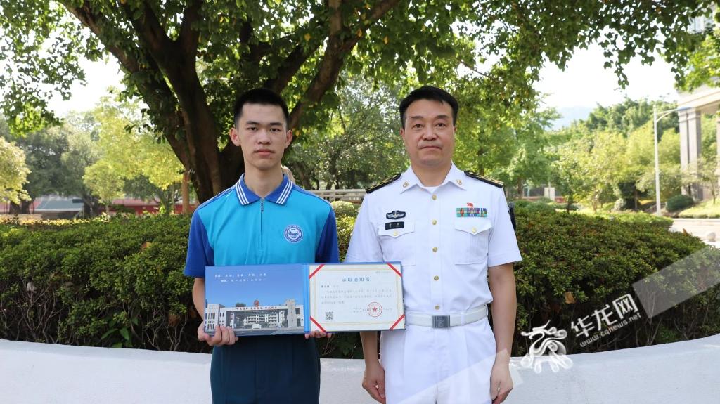 2022年海軍新服裝，展現(xiàn)現(xiàn)代化海軍風(fēng)貌的標(biāo)志，海軍新服裝亮相，展現(xiàn)現(xiàn)代化海軍風(fēng)貌新標(biāo)志