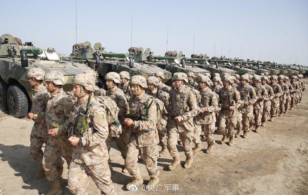 中國人民解放軍陸軍第72集團(tuán)軍所屬第124旅，英勇善戰(zhàn)，忠誠擔(dān)當(dāng)?shù)南蠕h力量，中國人民解放軍陸軍第72集團(tuán)軍第124旅，先鋒力量的忠誠擔(dān)當(dāng)與英勇善戰(zhàn)