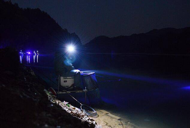 三大公認(rèn)最好的夜釣燈，探索夜間垂釣的神秘之光，三大夜間垂釣神器，夜釣燈探索神秘之光