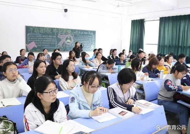 女生學(xué)旅游管理后悔嗎？探討專業(yè)選擇與個(gè)人發(fā)展的多元視角，女生學(xué)旅游管理會(huì)后悔嗎？多元視角探討專業(yè)選擇與個(gè)人發(fā)展關(guān)系