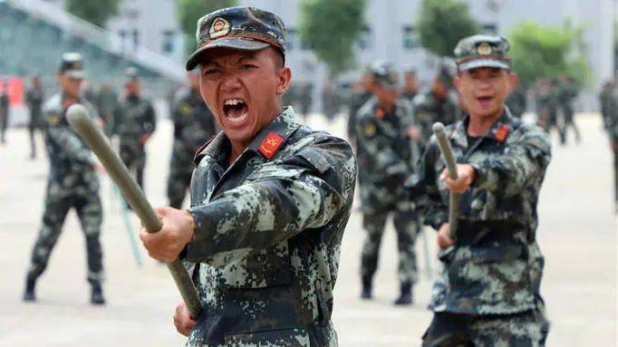 武警與陸軍，如何選擇，哪一個更好？，武警與陸軍的選擇，哪個更優(yōu)？對比解析與選擇建議。