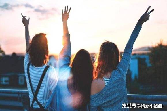 吸引人的交友句子，構(gòu)建人際關(guān)系的魅力橋梁，構(gòu)建人際魅力的橋梁，吸引人心的交友佳句