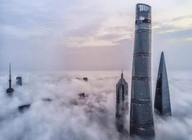 上海中心大廈介紹，上海中心大廈，城市之巔的壯麗風(fēng)景