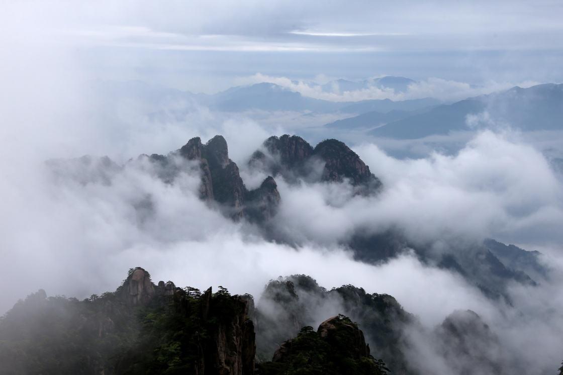 黃山，向六十歲以上老人敞開(kāi)懷抱，盡享免費(fèi)之旅，黃山向長(zhǎng)者敞開(kāi)懷抱，免費(fèi)暢游盡享美景