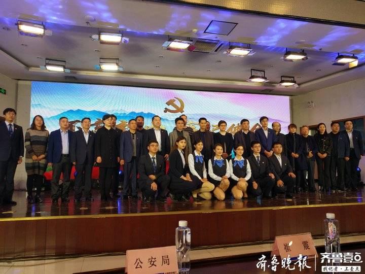 張富清英雄事跡，一生奉獻(xiàn)，永恒榮光，張富清，一生奉獻(xiàn)的英雄榮耀，永恒榮光的事跡傳承