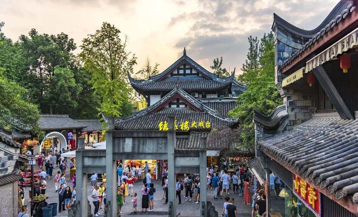 成都必去的幾個(gè)景點(diǎn)，探尋天府之國(guó)的魅力所在，探尋天府之國(guó)魅力，成都必游景點(diǎn)推薦