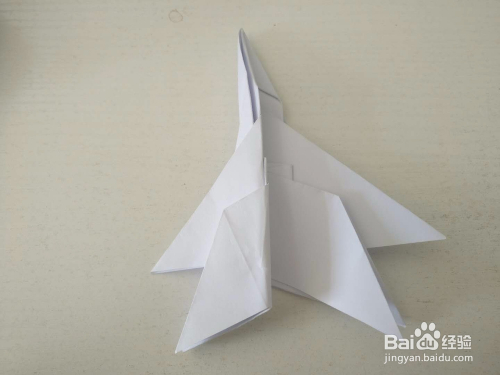F-15戰(zhàn)斗機(jī)折紙藝術(shù)，一步步展現(xiàn)空中之鷹的雄姿，折紙藝術(shù)展現(xiàn)F-15戰(zhàn)斗機(jī)，空中之鷹的雄姿詳解