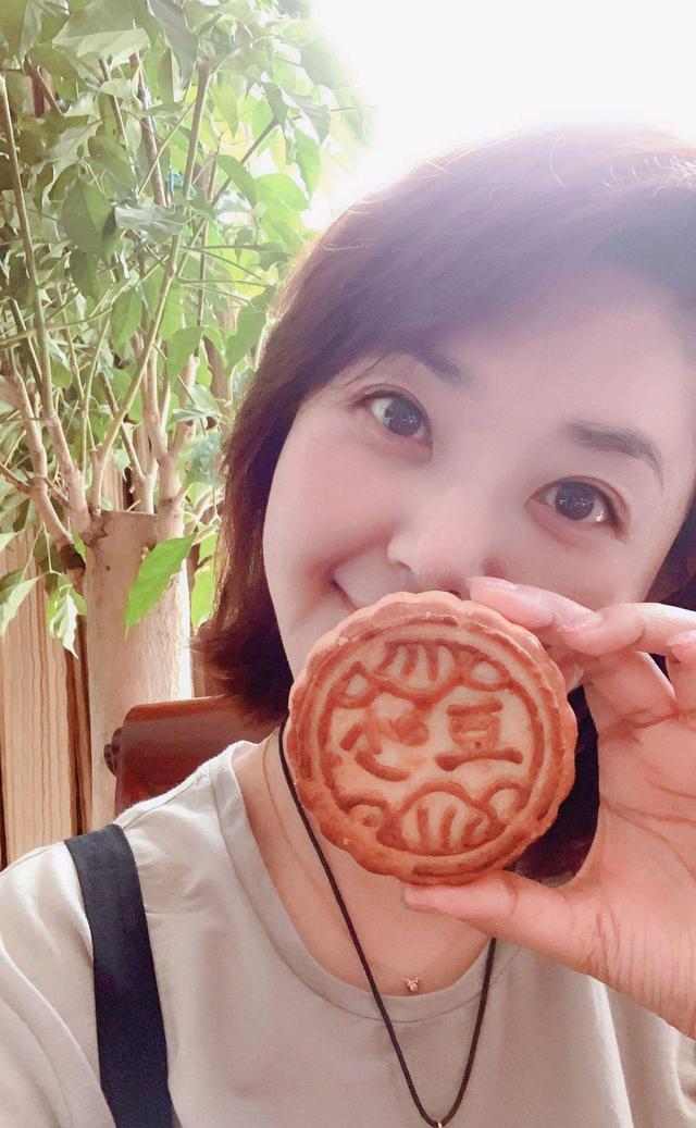 方瓊個人資料簡介及其神秘老公探秘，方瓊個人簡介與神秘丈夫探秘