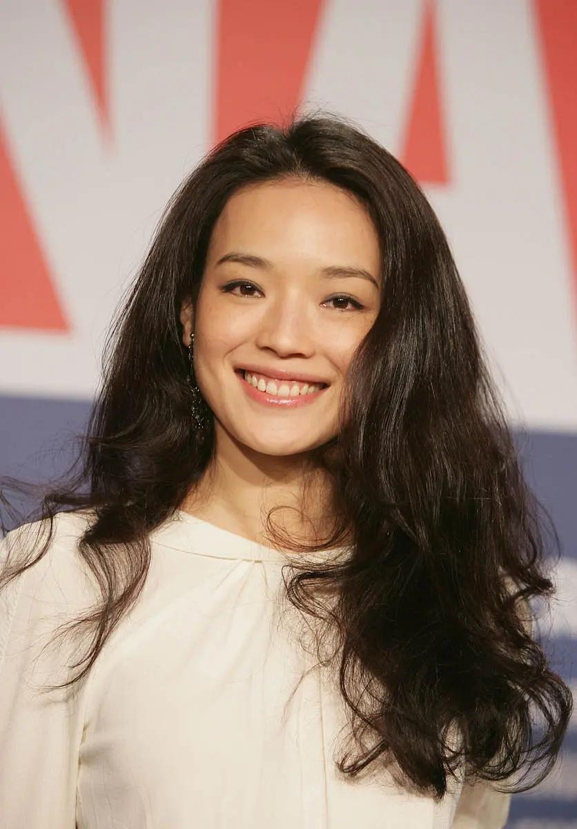 靳東，演員的魅力與私人生活的美好瞬間——他與老婆的照片故事，靳東，演員魅力與家庭生活之美——與老婆的照片故事