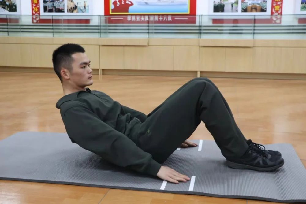 仰臥起坐標(biāo)準(zhǔn)動作，鍛煉核心力量與正確姿勢的重要性，仰臥起坐標(biāo)準(zhǔn)動作，核心力量鍛煉與正確姿勢的關(guān)鍵重要性