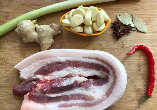 紅燒肉最忌三種調(diào)料，紅燒肉烹飪秘訣，三種調(diào)料需慎選