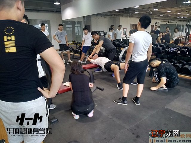 上?？冀∩斫叹氉C的學(xué)校及其多元化教育路徑，上海健身教練證培訓(xùn)學(xué)校及多元化教育路徑探究