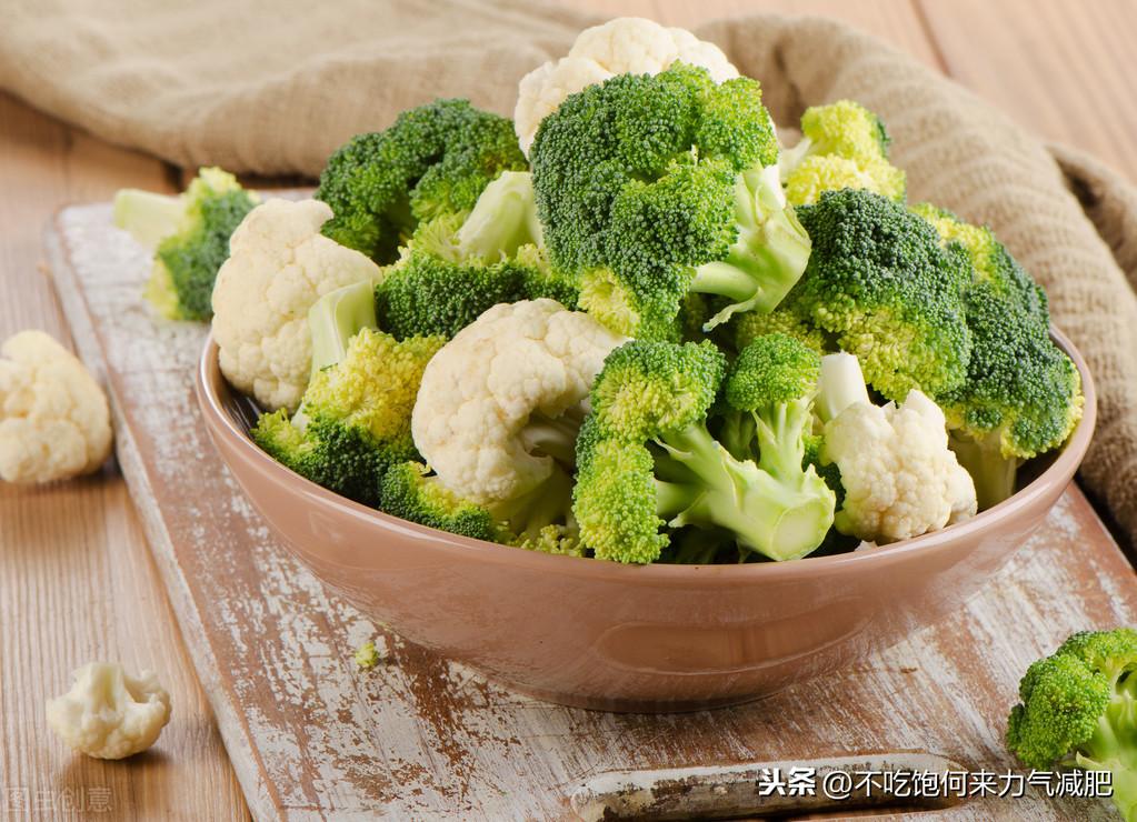 家常炒菜花的做法，簡(jiǎn)單又美味，家常炒菜花的簡(jiǎn)單美味做法