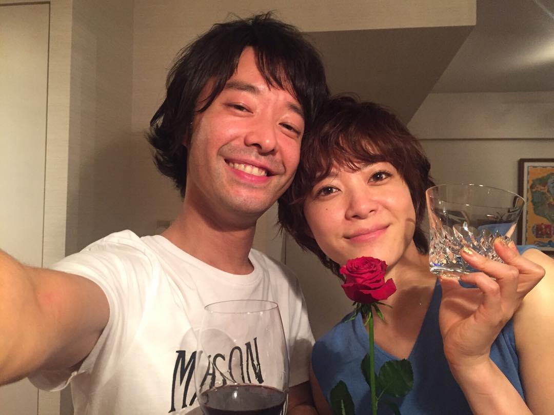 結(jié)婚的明星夫妻名單表，娛樂圈的愛情見證，娛樂圈的明星夫妻結(jié)婚名單，愛情見證的甜蜜瞬間
