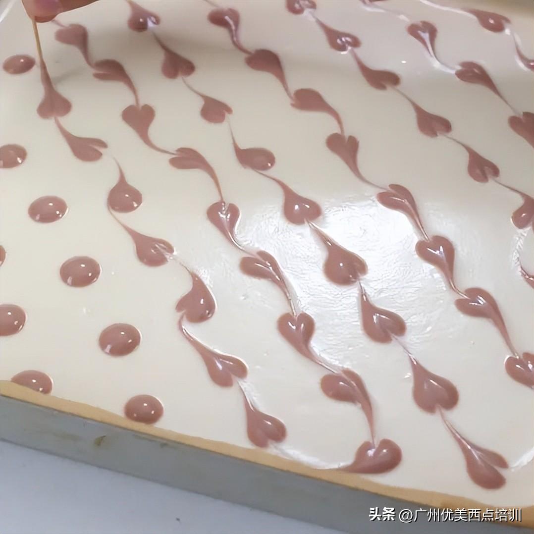 一步一步教你做蛋糕，手把手教你制作蛋糕的步驟指南