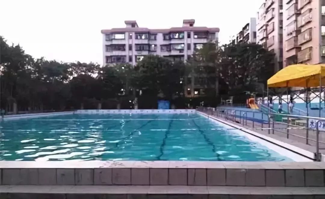 離我最近的游泳池，探索與體驗(yàn)，探索最近的游泳池，一次沉浸式的體驗(yàn)之旅