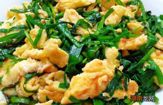 韭菜炒雞蛋，一道家常美食的制作秘訣，家常美食韭菜炒雞蛋的制作秘訣揭秘