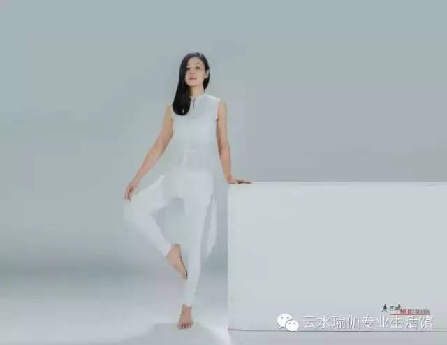 水島瑜伽教練的獨(dú)特魅力與瑜伽之道，水島瑜伽教練的獨(dú)特魅力與瑜伽之道的探索