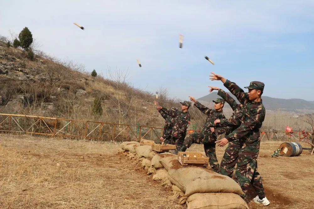 軍事夏令營(yíng)內(nèi)容，體驗(yàn)軍事文化，培養(yǎng)青年領(lǐng)導(dǎo)力，軍事夏令營(yíng)，體驗(yàn)軍事文化，培養(yǎng)青年領(lǐng)導(dǎo)力之旅