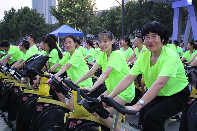 動感單車音樂45分鐘勁爆視頻，燃燒激情的健身之旅，動感單車勁爆健身之旅，激情燃燒45分鐘視頻體驗