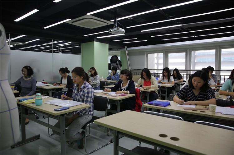如何找到理想的培訓學校，全面搜索與精準定位，全面搜索與精準定位，如何找到理想的培訓學校？