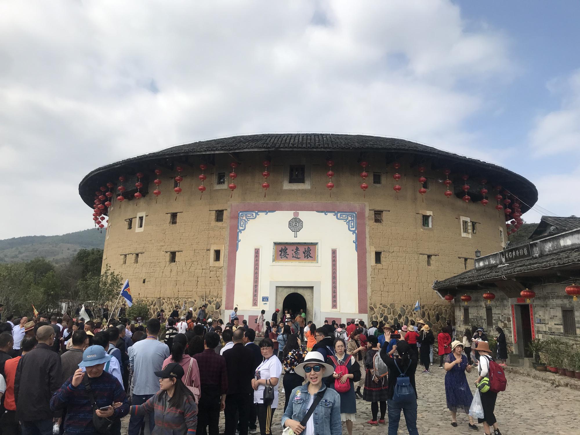 廈門土樓，古老建筑的韻味與現(xiàn)代都市的交融，廈門土樓，古老建筑韻味與現(xiàn)代都市的和諧交融