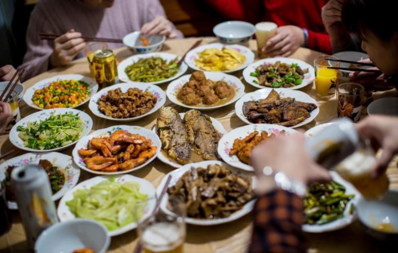 家庭會餐的十大經(jīng)典菜品，傳統(tǒng)美味，共享天倫之樂，家庭盛宴必備，十大經(jīng)典菜品，共享傳統(tǒng)美味與天倫之樂